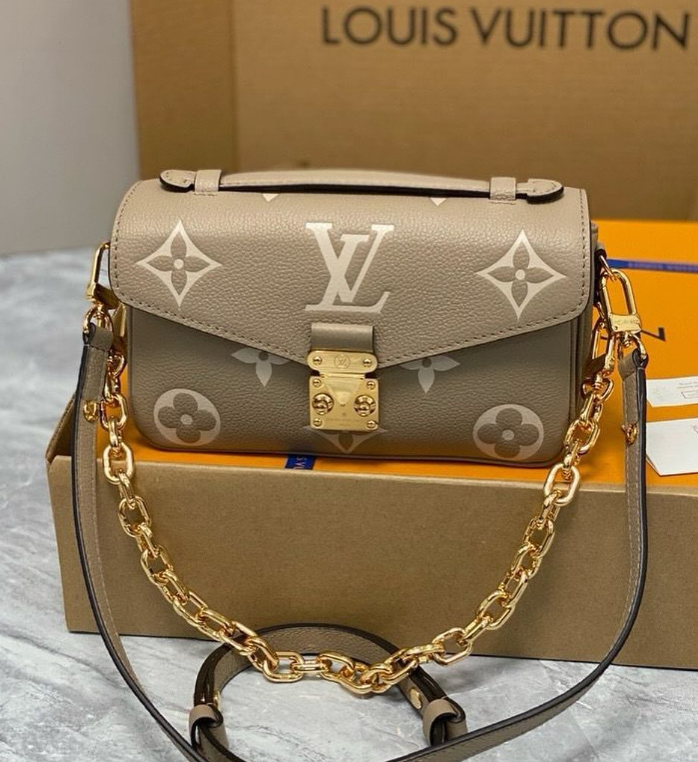 Louis Vuitton Pochette Metis East West Monogram Slingbag