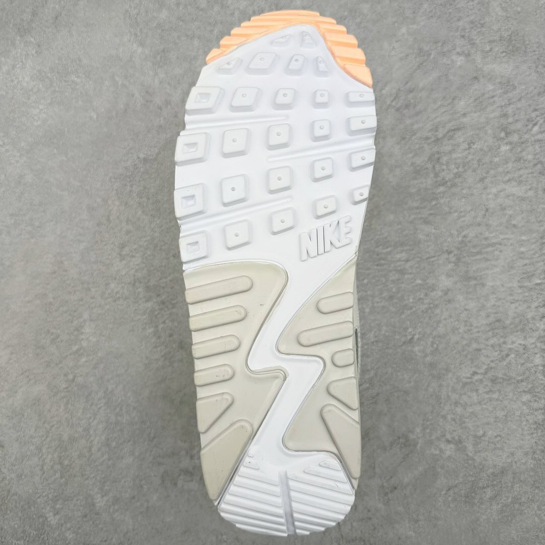 Nike Air Max 90 Light Bone/Gold – Chic & Sporty Vibes