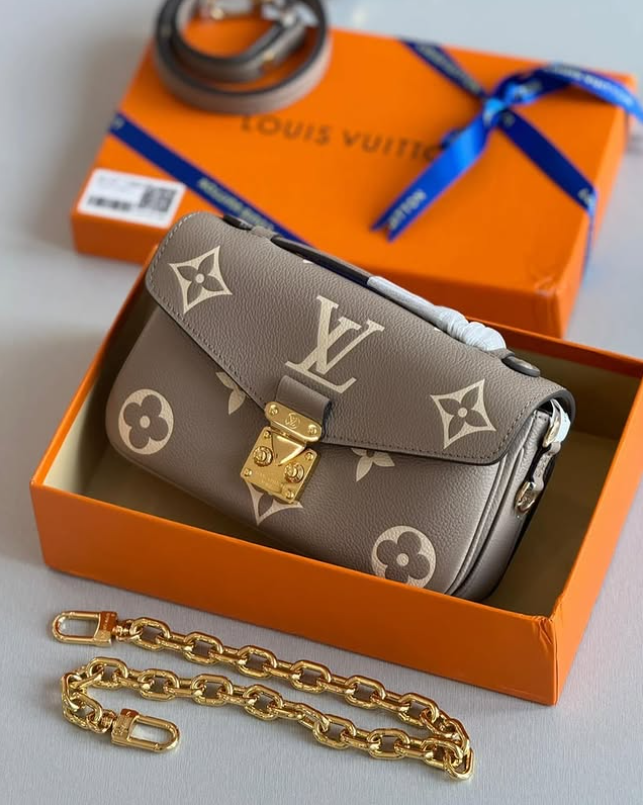 LV Pochette Métis East West