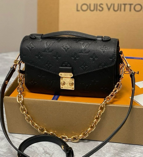 Louis Vuitton Pochette Metis East West Monogram Slingbag
