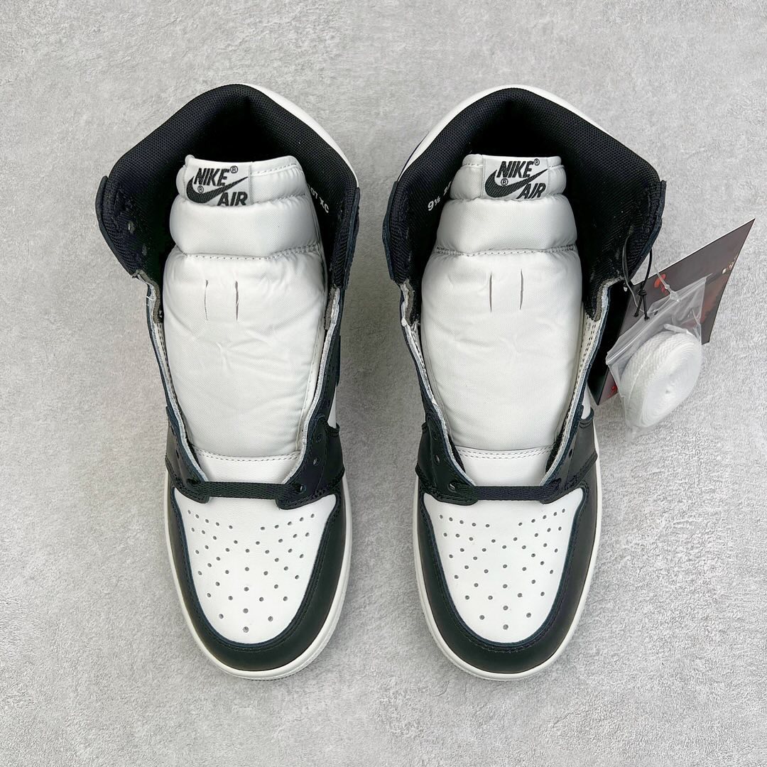 Air Jordan 1 Retro High OG “Black and White” (Panda)