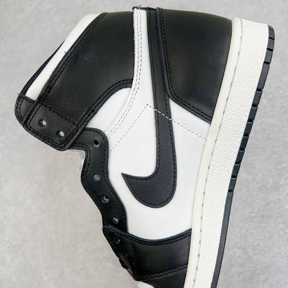 Air Jordan 1 Retro High OG “Black and White” (Panda)