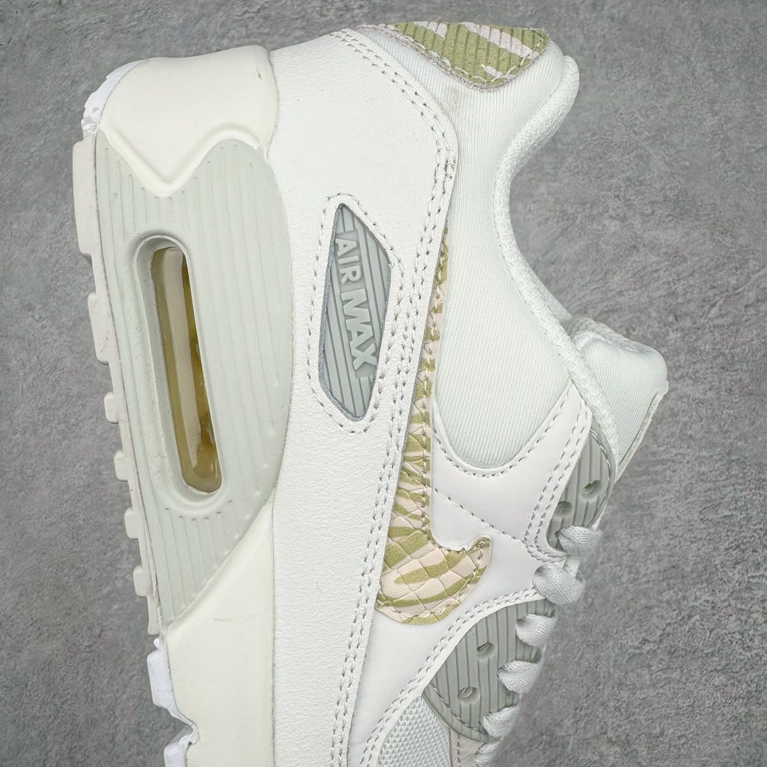 Nike Air Max 90 Light Bone/Gold – Chic & Sporty Vibes