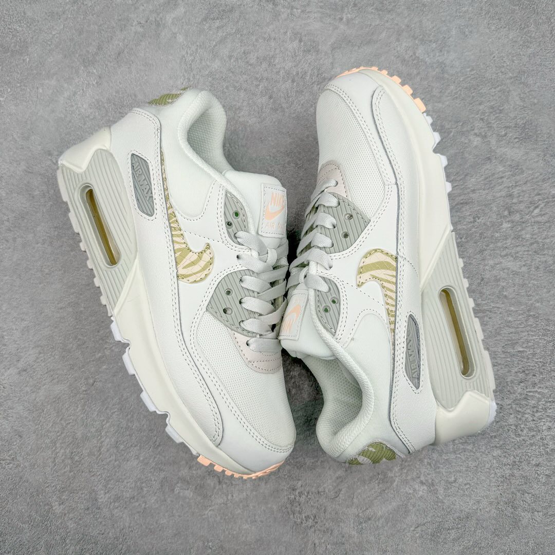 Nike Air Max 90 Light Bone/Gold – Chic & Sporty Vibes