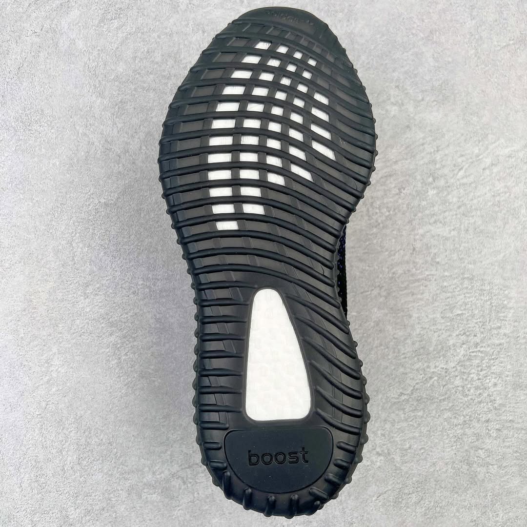 adidas Yeezy Boost 350 V2 “Bred” – The Fan-Favorite OG Returns