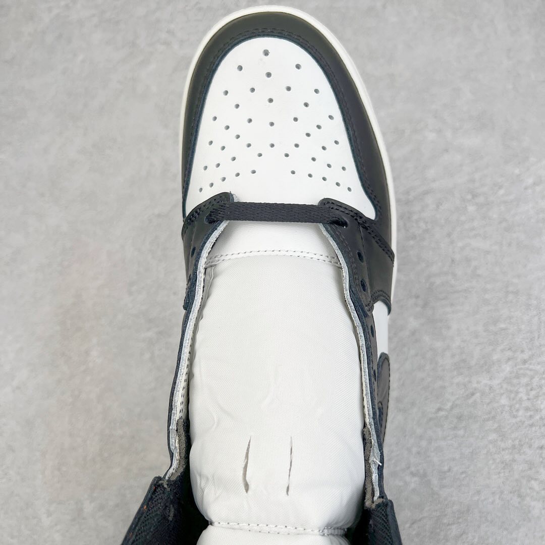 Air Jordan 1 Retro High OG “Black and White” (Panda)