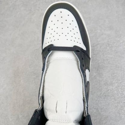 Air Jordan 1 Retro High OG “Black and White” (Panda)