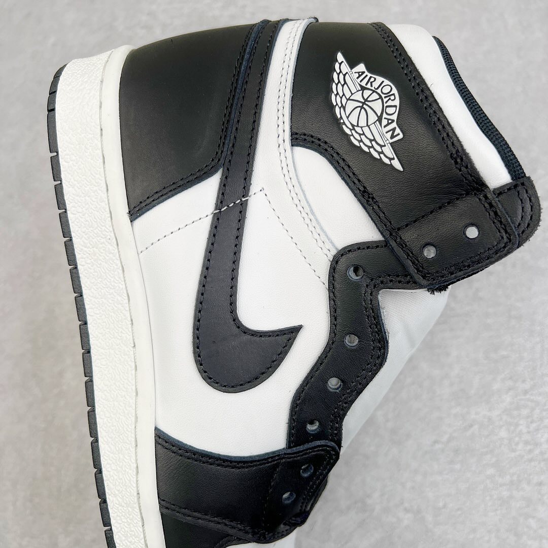 Air Jordan 1 Retro High OG “Black and White” (Panda)